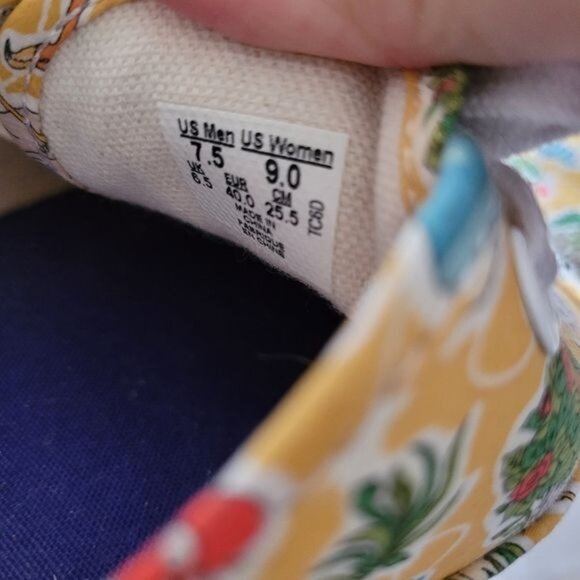 Women's Vans shoes liberty Of London Alice In Wonderland Size 9 - Picture 4 of 9